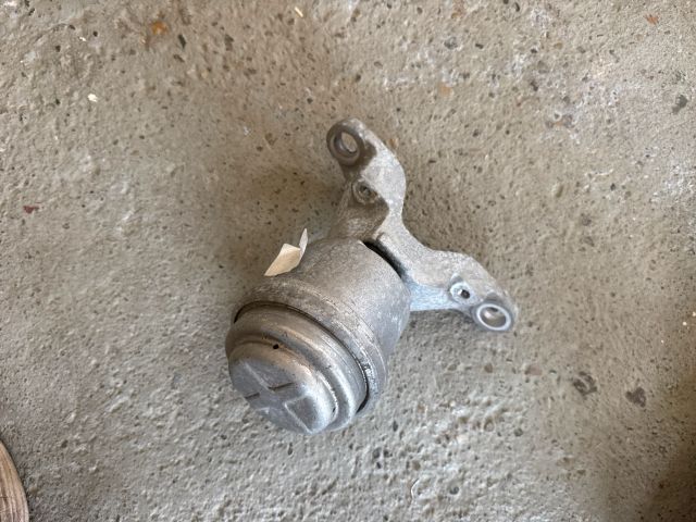 bontott FORD MONDEO V Motor Tartó Bak Jobb